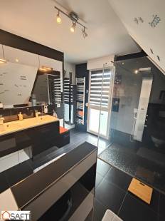 Maison avec salle de bain douche baignoire a vendre à Brunstatt-Didenheim proche de Flaxlanden