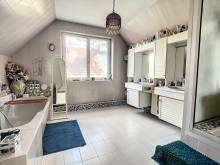 Maison 6 pièces avec salle de bain douche et baignoire à Illzach proche de Mulhouse