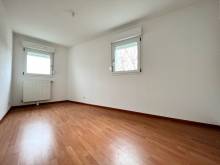 Chambre parentale Appartement T4 de 84 m2 avec balcon Kembs proche de la frontière SUISSE